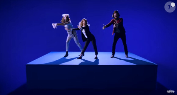 Florence Foresti parodie Christine and the Queens dans le deuxième numéro du Palmashow (D8). Mai 2015.