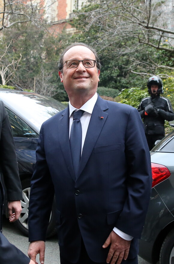 Le président de la république François Hollande, en visite au groupe numérique français Webedia à Paris, le 10 mars 2015