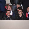 The Edge, Larry Mullen Jr. et Bono de U2 au stade Louis-II de Monaco le 17 mars 2015 lors d'une rencontre de Ligue des Champions.