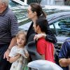 Angelina Jolie passe la journée dans un parc avec ses enfants Shiloh, Zahara, Pax et Knox à Los Angeles, le 16 mai 2015