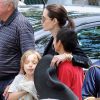 Angelina Jolie passe la journée dans un parc avec Shiloh, Zahara, Pax et Knox à Los Angeles, le 16 mai 2015