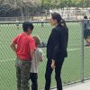 Exclusif - Angelina Jolie assiste, avec son fils Pax, au match de football de ses filles Shiloh et Zahara à Los Angeles. Le 16 mai 2015  