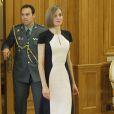La reine Letizia, dans une robe Carolina Herrera, et le roi Felipe VI d'Espagne assuraient le 18 mai 2015 plusieurs audiences, au palais de la Zarzuela.