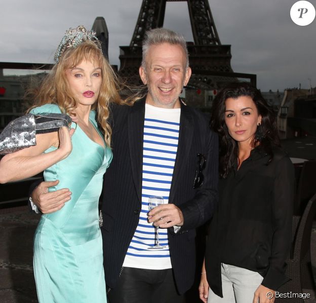 Arielle Dombasle, Jean Paul Gaultier et Jenifer - Dîner des 20 ans du magazine Têtu au restaurant du Musée du Quai Branly "Les ombres" à Paris le 18 mai 2015.
