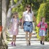 Jennifer Garner accompagne ses filles Violet et Seraphina à l'école. Santa Monica, le 20 mai 2015 