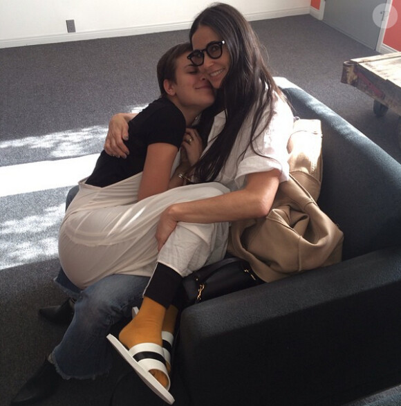 Tallulah Belle Willis a ajouté une photo avec sa mère Demi Moore à son compte Instagram, le 11 mai 2015