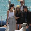 Cara Delevigne et Kendall Jenner ont déjeuner sur la plage du Martinez lors du 68ème festival international du film de Cannes. Le 20 mai 2015