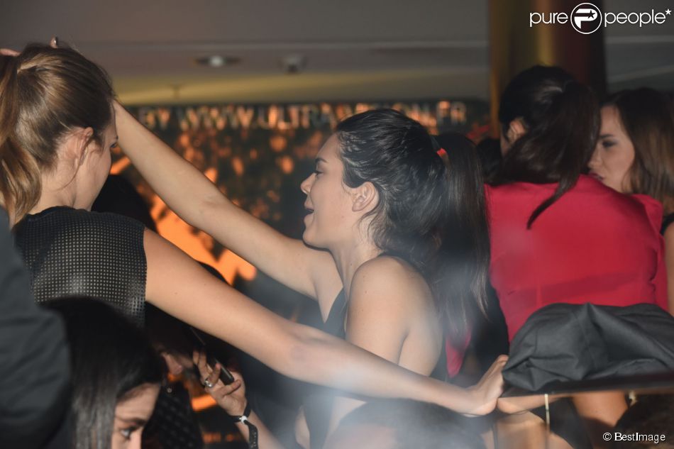  Semi-Exclusif - Kendall Jenner danse avec Cara Delevigne au VIPROOM &amp;agrave; Cannes le 19 mai 2015 - 68 &amp;egrave;me festival du Film de Cannes 2015&amp;nbsp; 