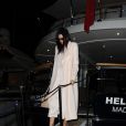  Kendall Jenner descend d'un yacht lors du 68 &egrave;me Festival International du Film de Cannes, le 19 mai 2015. 