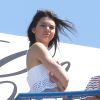 Kendall Jenner prend le soleil à Cannes, le 20 mai 2015