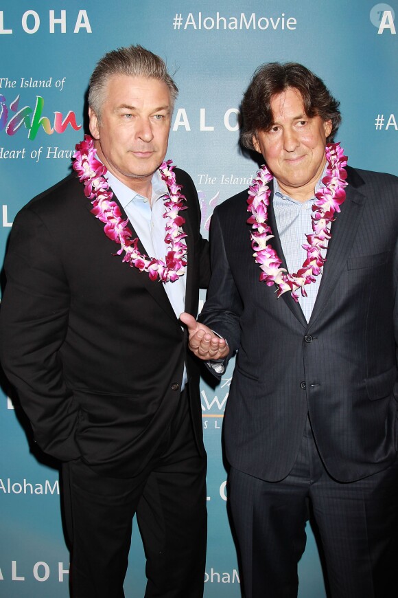 Alec Baldwin etCameron Crowe  lors d'une projection spéciale du film Aloha présentée par la Columbia Pictures et la Regency Enterprises en association avec LSTAR Capital and Ratpac Entertainment à New York, le 20 mai 2015