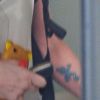 Kim Basinger dévoile son premier tatouage sur l'avant-bras, à la sortie de son cours de gym chez Tracy Anderson, Los Angeles, le 4 mai 2015