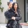 Kim Kardashian et Kourtney Kardashian emmènent leurs filles North et Penelope à leur cours de danse à Tarzana. La petite North est habillée comme sa maman. Le 21 mai 2015