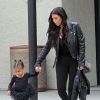Kim Kardashian et Kourtney Kardashian emmènent leurs filles North et Penelope à leur cours de danse à Tarzana. La petite North est habillée comme sa maman. Le 21 mai 2015