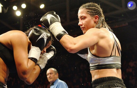 Myriam Lamare lors de son combat face à Belinda Laracuente à Levallois-Perret, le 18 mars 2006
