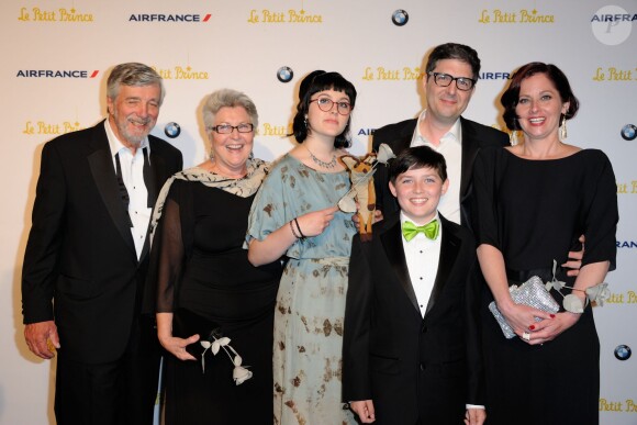 Riley Osbome avec son père et des invités lors de la soirée "Le Petit Prince" sur le port de Cannes, le 22 mai 2015.