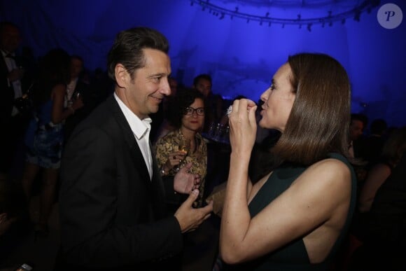 Laurent Gerra et Carole Bouquet lors de la soirée "Le Petit Prince" sur le port de Cannes, le 22 mai 2015.