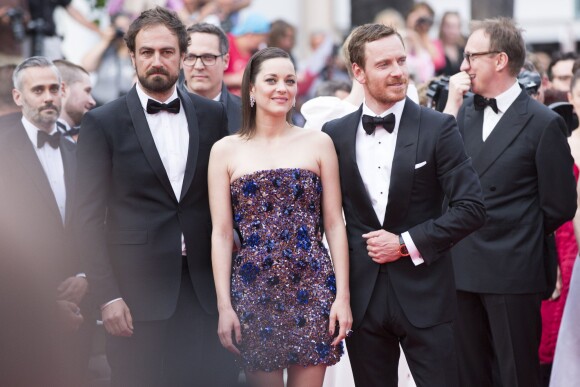 Justin Kurzel, Marion Cotillard (robe Dior) et Michael Fassbender - Montée des marches du film "Macbeth" lors du 68e Festival International du Film de Cannes le 23 mai 2015