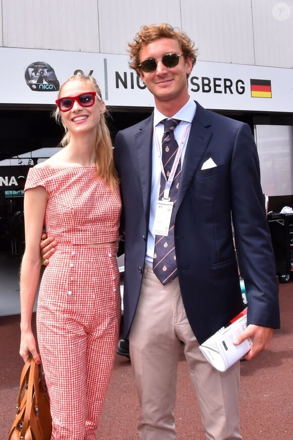 Pierre Casiraghi et sa fiancée Beatrice Borromeo dans le paddock du Grand Prix de Monaco durant les essais du 23 mai 2015