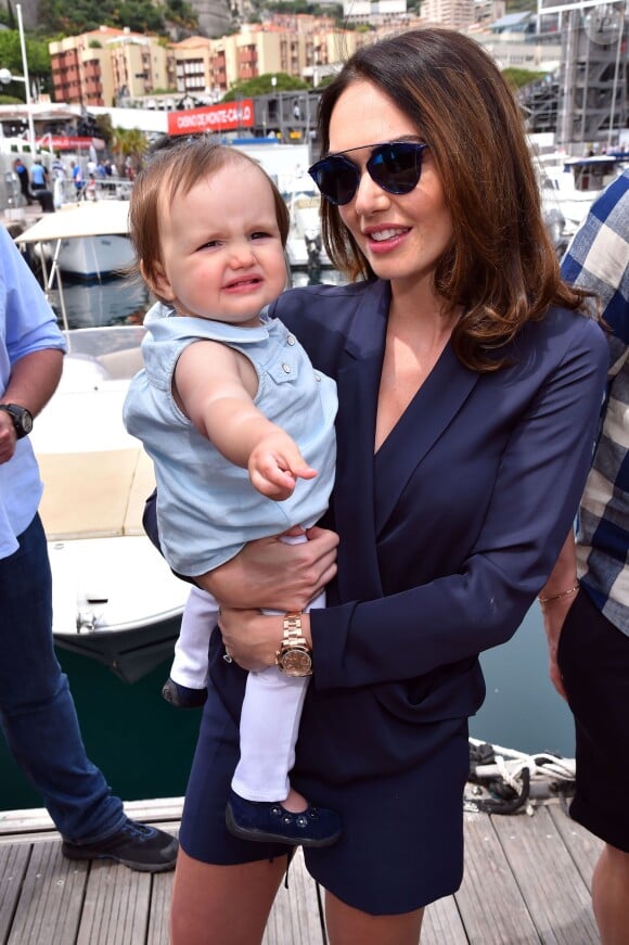Tamara Ecclestone et sa fille Sophia Eccelstone-Rutland dans le paddock du Grand Prix de Monaco durant les essais du 23 mai 2015