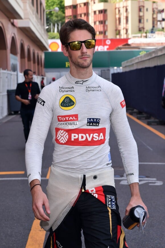 Romain Grosjean dans le paddock du Grand Prix de Monaco durant les essais du 23 mai 2015