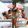 Julia Pereira, irrésistible dans un bikini de sa collection pour Lybethras profite d'un après-midi ensoleillé sur une plage de Miami, le 16 mai 2015.