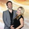 Scott Porter et sa femme Kelsey Mayfield à la première du film "Jupiter Ascending" à Hollywood, le 2 février 2015.