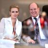 La princesse Charlene et le prince Albert II de Monaco lors du 73e Grand Prix de Monaco le 24 mai 2015.