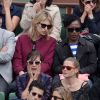 Pauline Lefèvre, Claudia Tagbo, Julie de Bona,Marie Le Cam, Adrien Galo et sa compagne au second jour des Internationaux de Roland-Garros à Paris, le 25 mai 2015