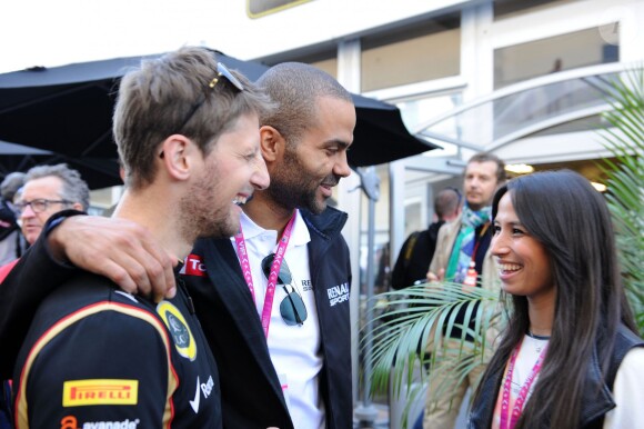 Tony Parker et son épouse Axelle Francine à Austin, dans le paddock du Grand Prix des Etats-Unis avec Romain Grosjean, le 1er novembre 2014