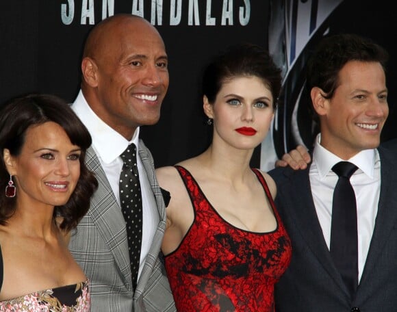 Carla Gugino, Dwayne Johnson, Alexandra Daddario, Iaon Gruffud - Première du film "San Andreas" à Los Angeles le 26 mai 2015.  