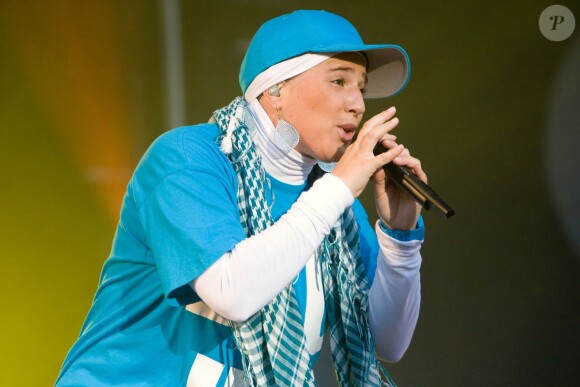 La rappeuse Diam's se produit lors du Festival des Vieilles Charrues à Carhaix, le 16 juillet 2010.