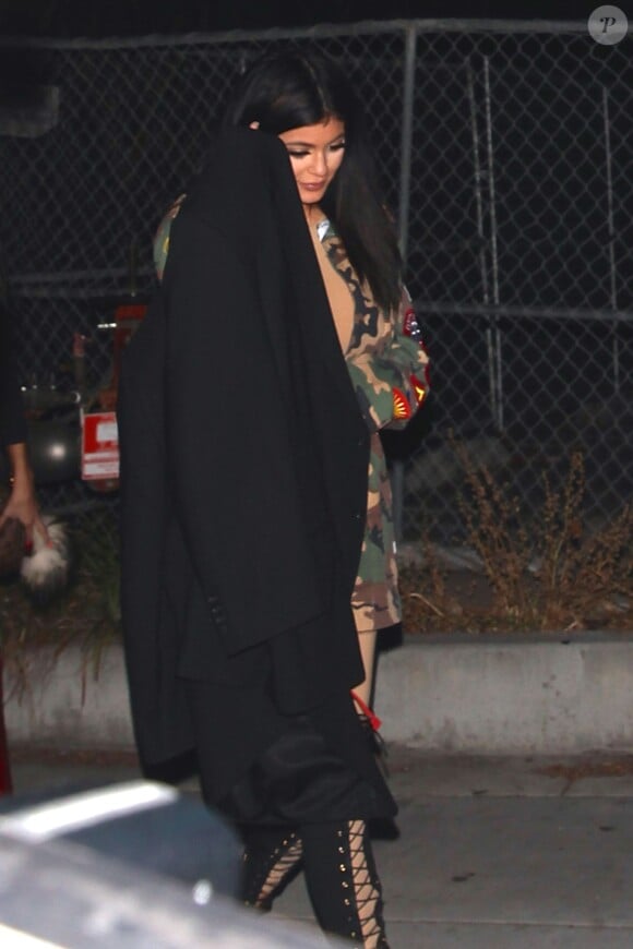 Kylie Jenner quitte le Henry's à West Hollywood, après le petit showcase du rappeur Tyga. Los Angeles, le 1er juin 2015.