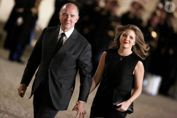 Pierre Moscovici et son ex-compagne Marie-Charline Pacquot arrivant au dîner d'état au palais de l'Elysée à Paris, le 26 mars 2014