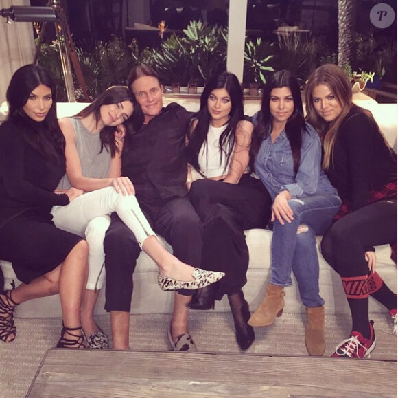 Kim Kardashian, Kendall, Bruce et Kylie Jenner, Kourtney et Khloé Kardashian. Photo publiée en janvier 2015.