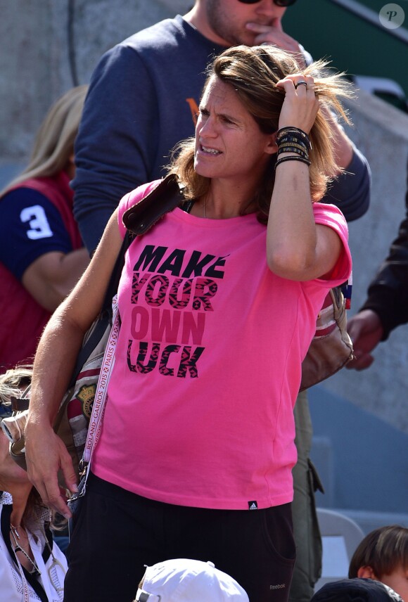 Amélie Mauresmo enceinte durant Roland-Garros le 3 juin 2015.