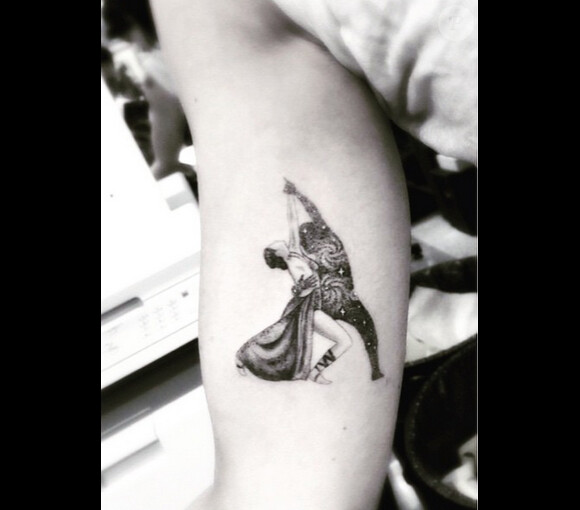 Rumer Willis a un nouveau tatouage qui représente son parcours dans l'émission Dancing With The Stars avec son partenaire Val Chmerkovskiy, sur Instagram le 3 juin 2015
