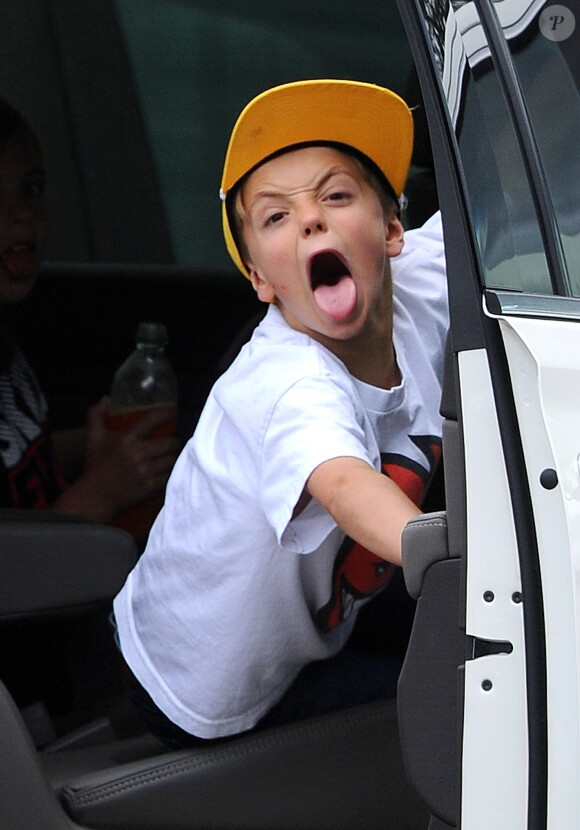 Sean Preston, fils de Britney Spears, tire la langue aux photographes, à Los Angeles, le jeudi 4 juin 2015.