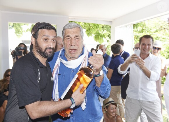 Cyril Hanouna et Jean-Pierre Castaldi, lors de la quatrième et dernière journée du 23e Trophée des personnalités à Roland-Garros, le vendredi 5 juin 2015.