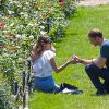 Exclusif - Alexander Skarsgard et Alexa Chung passent une journée romantique dans un jardin botanique à New York, le 30 mai 2015.