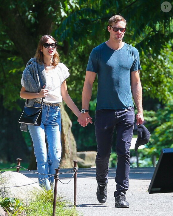Exclusif - Alexander Skarsgard et Alexa Chung passent une journée romantique dans un jardin botanique à New York, le 30 mai 2015.
