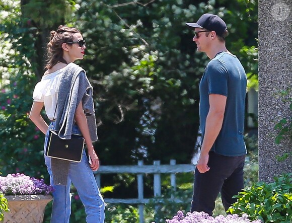 Exclusif - Alexander Skarsgard et Alexa Chung passent une journée romantique dans un jardin botanique à New York, le 30 mai 2015.