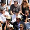 Jean Dujardin et son fils Simon accompagnés de Nathalie Péchalat ont assisté à la finale de Roland-Garros, à Paris le 7 juin 2015