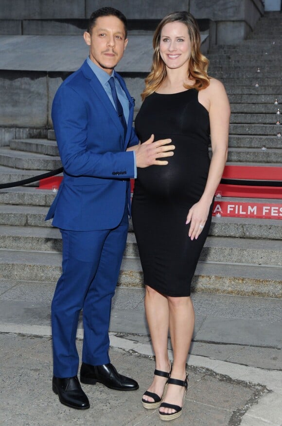 Theo Rossi et son épouse Meghan McDermott au Tribeca Film Festival à New York, le 14 avril 2015.