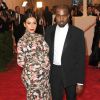 Kim Kardashian, enceinte, et Kanye West au Met Gala 2013. New York, le 6 mai 2013.