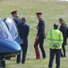 Le prince Harry arrive à Kensington Palace en hélicoptère le 11 juin 2015 après une cérémonie au mémorial de Staffordshire.