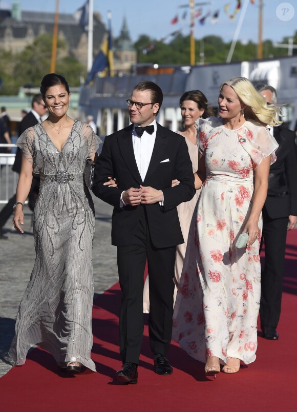 - Arrivées au dîner à bord du S/S Stockholm la veille du mariage du prince Carl Philip de Suède et de Sofia Hellqvist à Stockholm le 12 juin 2015  Princess Victoria, Prince Daniel of Sweden and Princess Mette-Marit of Norway pose before dinner gala for wedding of Swedish Prince Carl Philip and Sofia Hellqvist, in Stockholm, on Friday 12 June, 201512/06/2015 - Stockholm