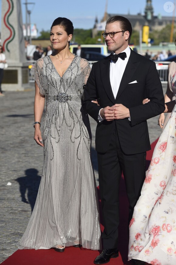 Le princesse Victoria de Suède et le prince Daniel - Arrivées au dîner à bord du S/S Stockholm la veille du mariage du prince Carl Philip de Suède et de Sofia Hellqvist à Stockholm le 12 juin 2015  Princess Victoria and Prince Daniel of Sweden pose before dinner gala for wedding of Swedish Prince Carl Philip and Sofia Hellqvist, in Stockholm, on Friday 12 June, 201512/06/2015 - Stockholm