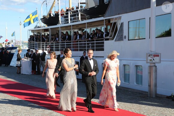 La princesse Victoria de Suède, le prince Daniel et la princesse Mette-Marit de Norvège - Arrivées au dîner à bord du S/S Stockholm la veille du mariage du prince Carl Philip de Suède et de Sofia Hellqvist à Stockholm le 12 juin 2015  Princess Victoria, Prince Daniel of Sweden and Princess Mette-Marit of Norway pose before dinner gala for wedding of Swedish Prince Carl Philip and Sofia Hellqvist, in Stockholm, on Friday 12 June, 201512/06/2015 - Stockholm