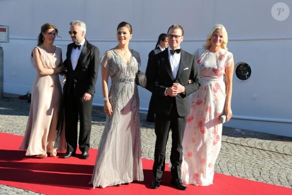 La princesse Martha-Louise de Norvège et son mari Ari Behn, la princesse Victoria de Suède, le prince Daniel et la princesse Mette-Marit de Norvège - Arrivées au dîner à bord du S/S Stockholm la veille du mariage du prince Carl Philip de Suède et de Sofia Hellqvist à Stockholm le 12 juin 2015  Princess Martha-Louise of Norway and husband Ari Behn, Princess Victoria, Prince Daniel of Sweden and Princess Mette-Marit of Norway pose before dinner gala for wedding of Swedish Prince Carl Philip and Sofia Hellqvist, in Stockholm, on Friday 12 June, 201512/06/2015 - Stockholm